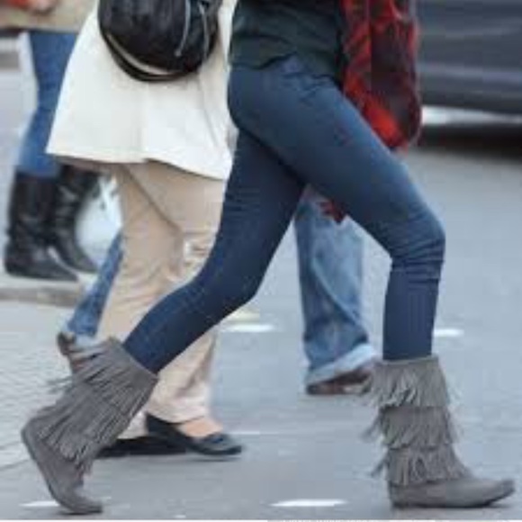 grey minnetonka fringe boots